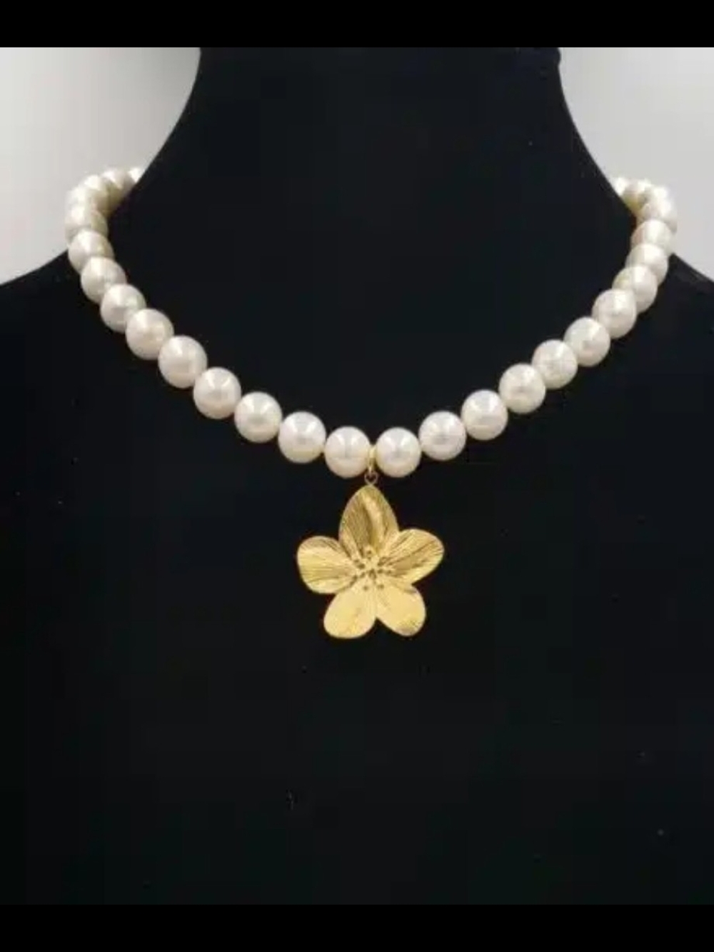 Gold Flower Pendant Pearl Choker Necklace